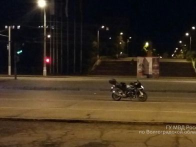 В Волгограде байкер сбил пешехода