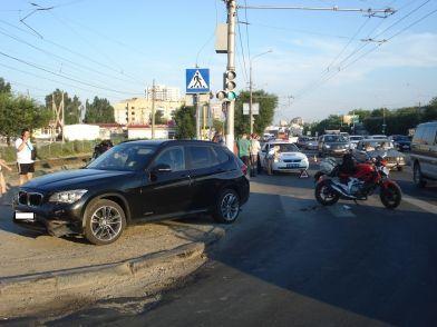 В Волгограде 27-летняя автоледи наехала на мотоциклиста