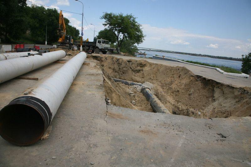 Многострадальный водовод на набережной Волгограда вновь раскопали