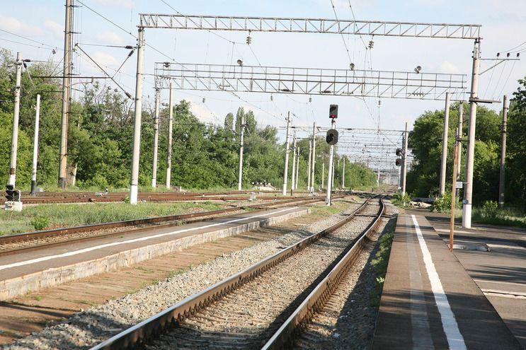 На юге Волгограда женщина погибла под колесами поезда