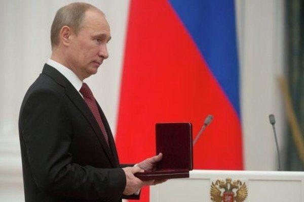 В День России Путин вручил премии ведущим деятелям науки и культуры