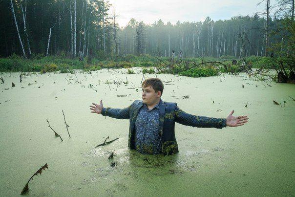 Фотосессия челябинского школьника в болоте покорила интернет