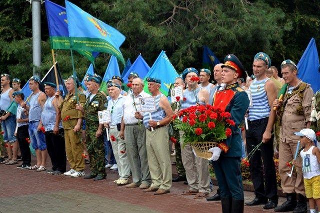 Волгоградцы отмечают День Воздушно-десантных войск