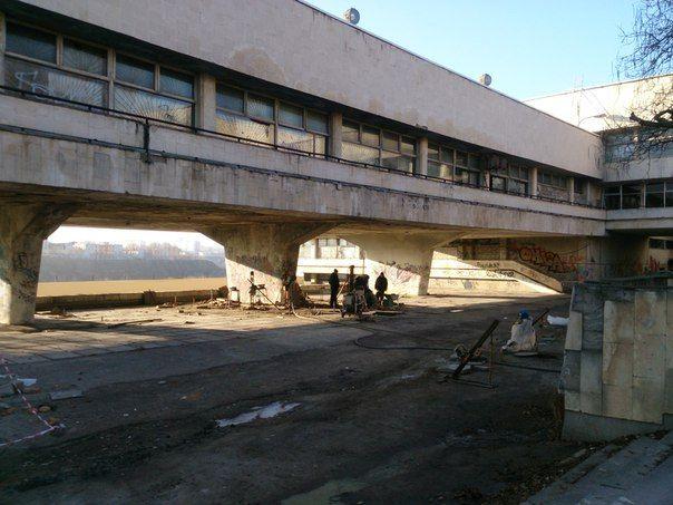 В Волгограде по факту смерти 26-летнего рабочего при реконструкции ГДЮЦа возбудили уголовное дело