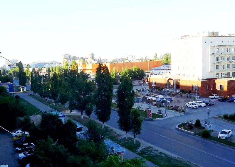 В Волгограде на семи ветрах меняют аварийный участок теплотрассы