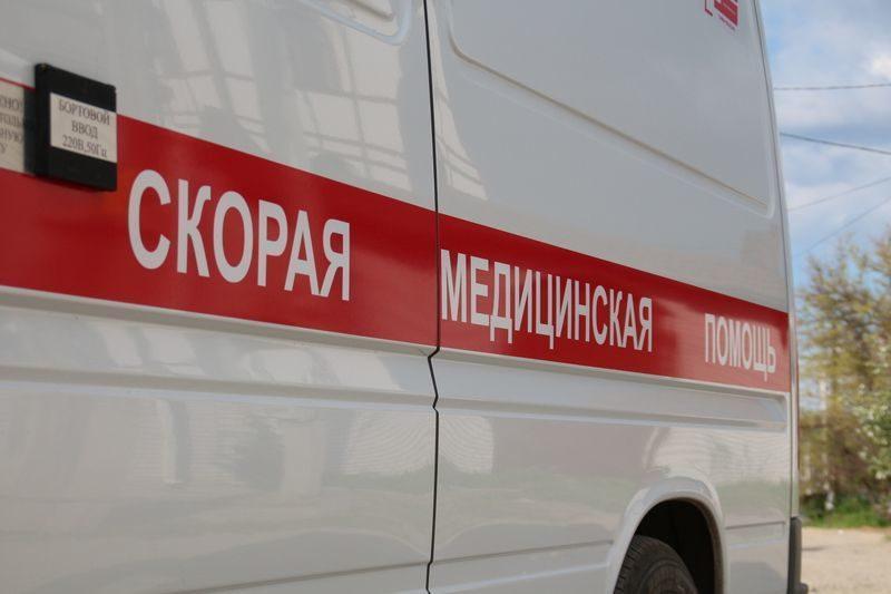 При лобовом столкновении авто на севере Волгограда пострадали два человека