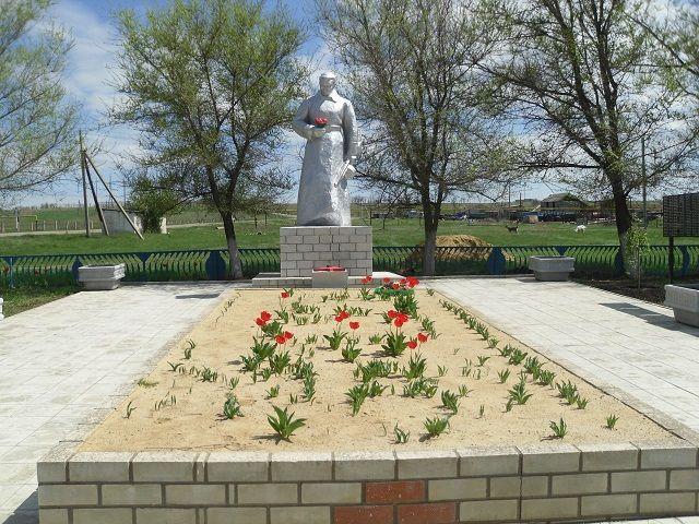 Волгоградская прокуратура заставила администрацию ухаживать за братскими могилами