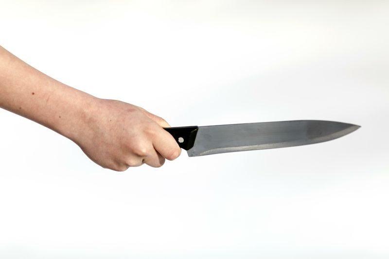 В Волгоградской области женщина пырнула ножом своего отказывавшегося работать сожителя