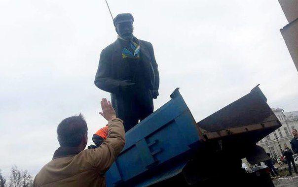 На Украине избавились от последнего памятника Ленину