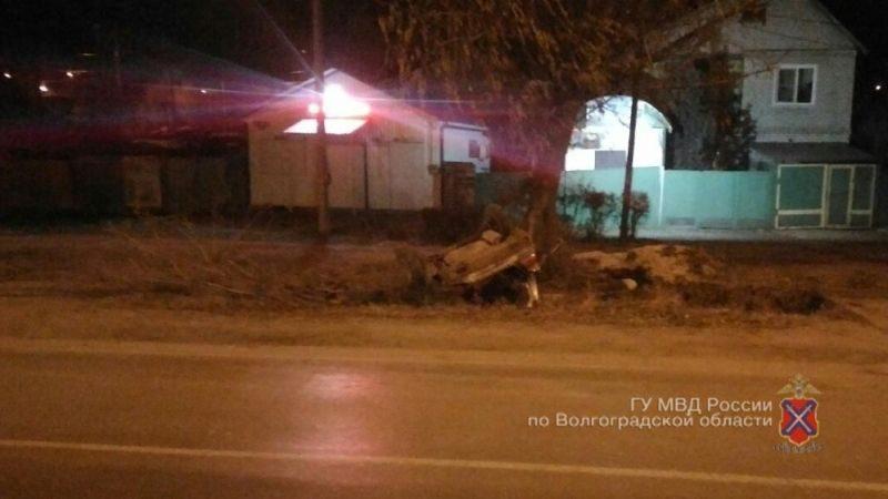 На юге Волгограда пьяный лихач на иномарке угробил свою 27-летнюю пассажирку