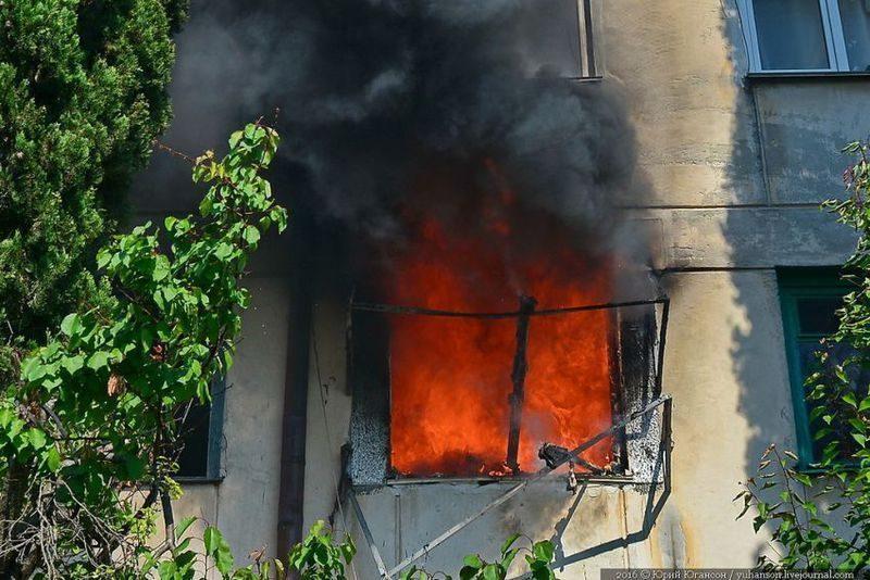 В Камышине горел многоквартирный дом
