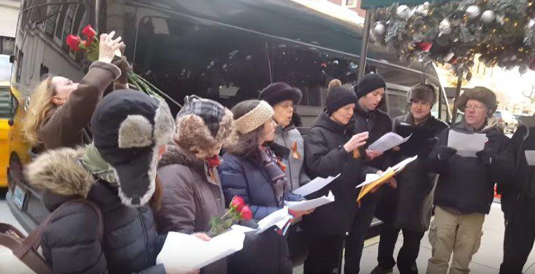 Американцы спели гимн России в память о жертвах крушения Ту-154. Видео