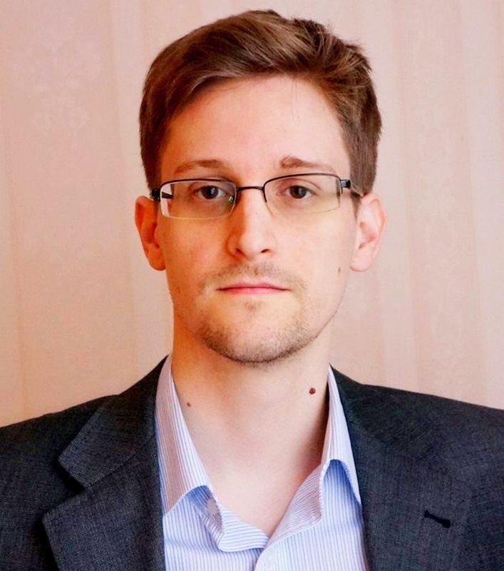 Эдвард Сноуден еще два года проживет в России