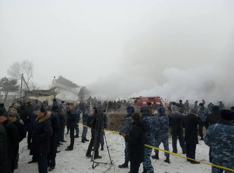 При крушении самолета под Бишкеком погибли 37 человек
