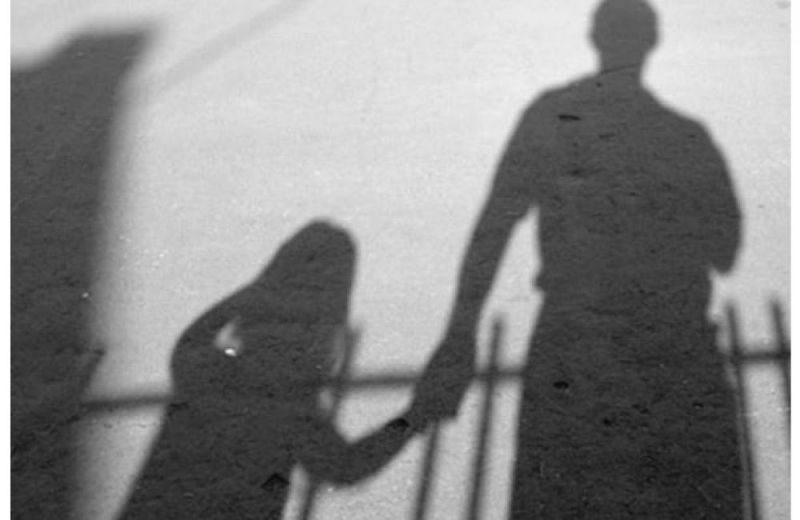 Мужчина изнасиловал 14-летнюю дочь в день знакомства с ней
