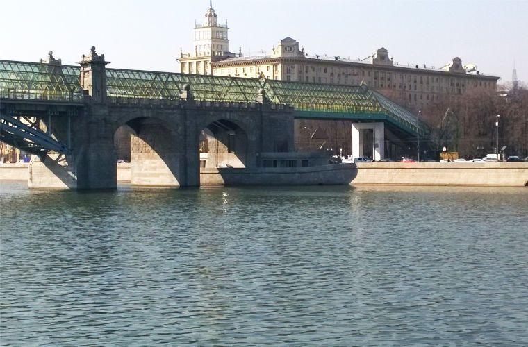 На Москве-реке заметили корабль-призрак