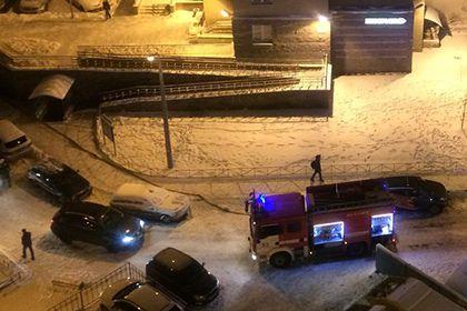 Женщина на Lexus заблокировала проезд петербургским пожарным