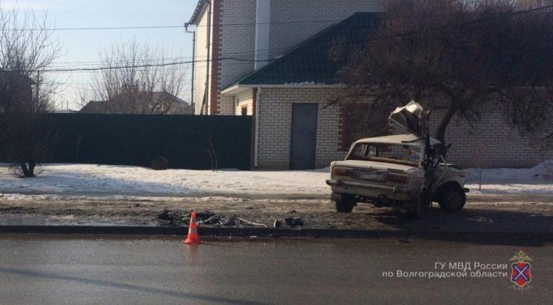 В Волжском столкнулись иномарка и ВАЗ: пострадал ребёнок