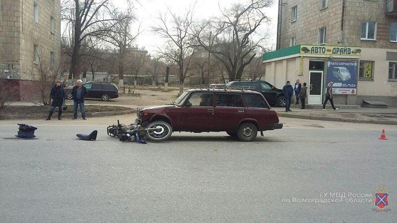 В Волгограде сбили подростков на мотоцикле