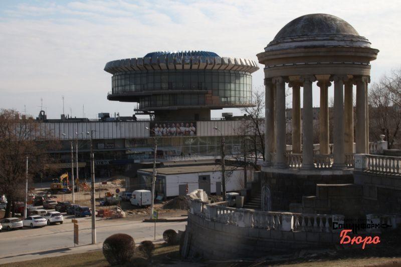 В Волгограде началось обновление Центральной набережной