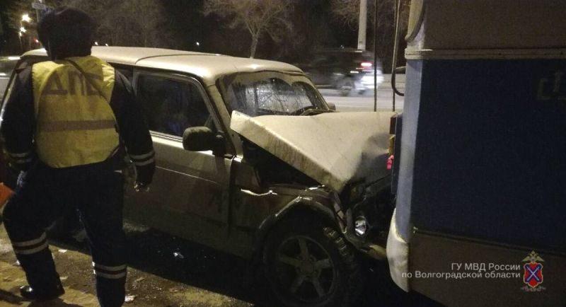 На севере Волгограда произошло массовое ДТП: трое пострадавших