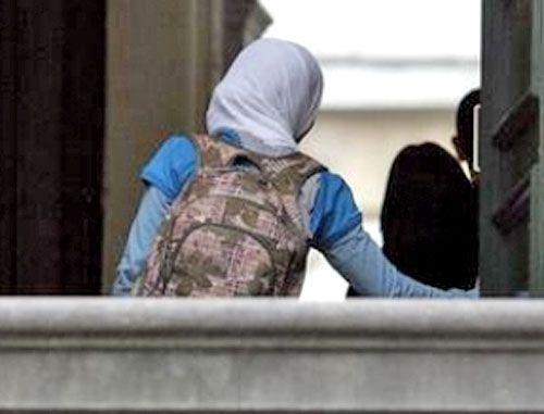 В Чечне принят закон о праве школьниц носить хиджаб