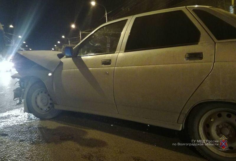На севере Волгограда произошло массовое ДТП: трое пострадавших