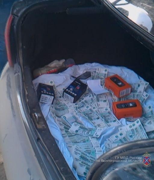 В Волгограде сотрудник СИЗО попался на взятке в размере 170 тысяч рублей