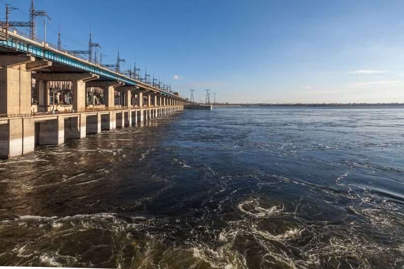 Сброс воды на Волжской ГЭС набирает обороты
