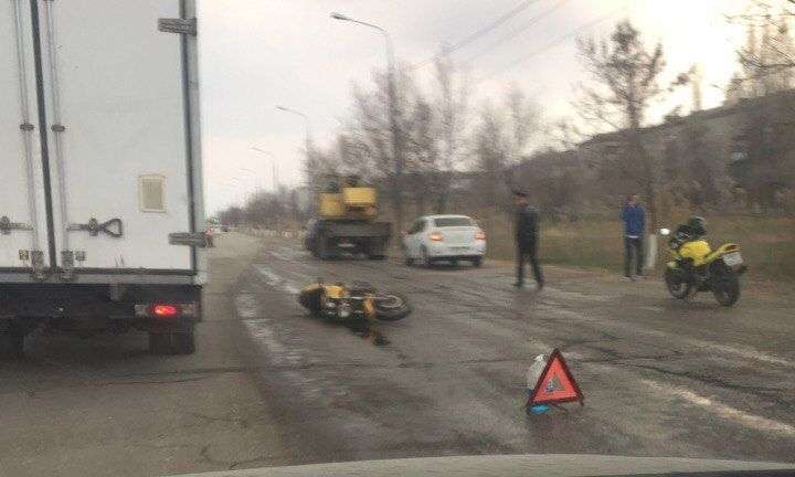 В Волгограде грузовик насмерть задавил мотоциклиста