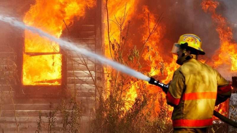 В Волгограде при пожаре дома пострадал 44-летний мужчина