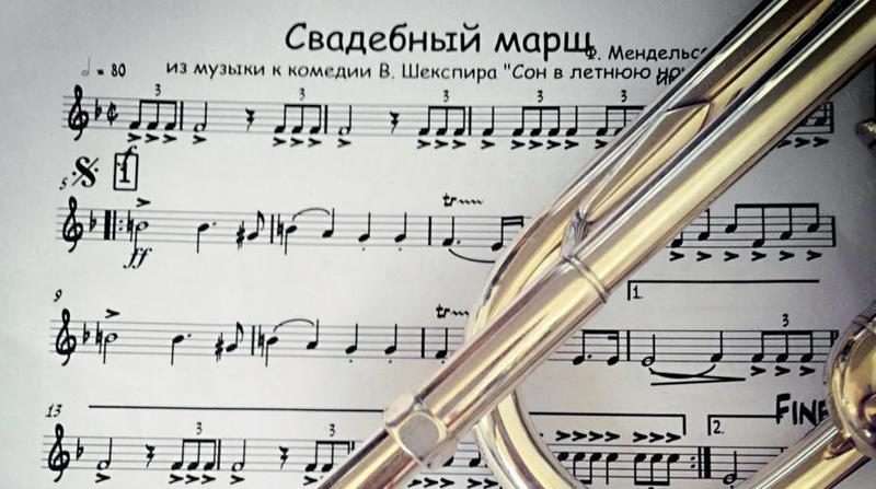 Под Волгоградом начальница ЗАГСА получала откаты за платные услуги музыканта