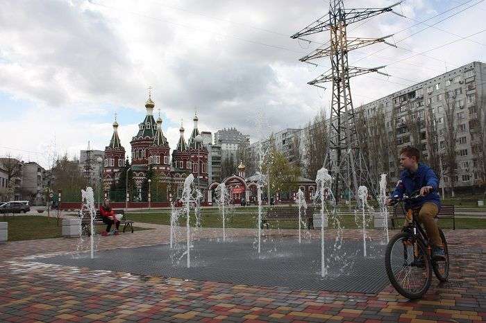 Накануне Пасхи перед Казанским собором открылся “сухой” фонтан