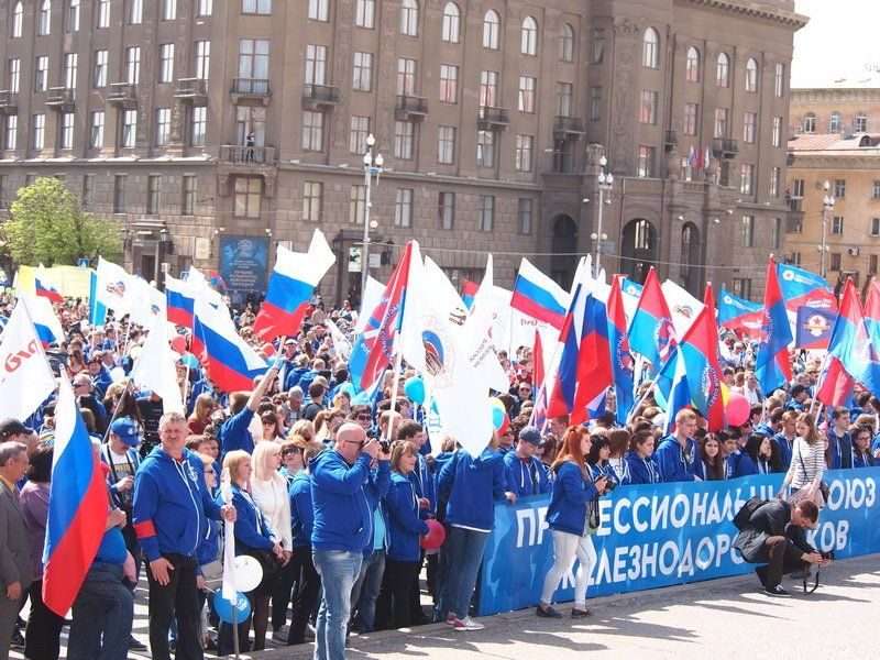 Первомайская демонстрация собрала около 20 тысяч волгоградцев