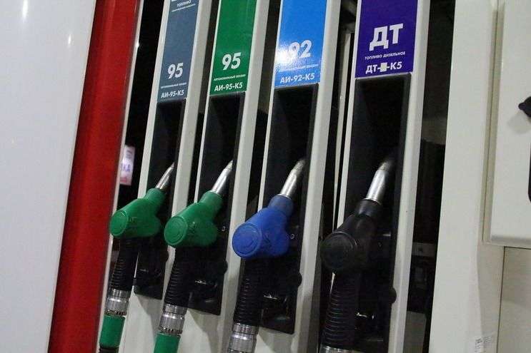 Средняя цена на АИ-95 в Волгограде превысила 40 рублей за литр