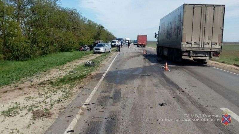 Под Волгоградом уснувший за рулем водитель устроил трагическое ДТП