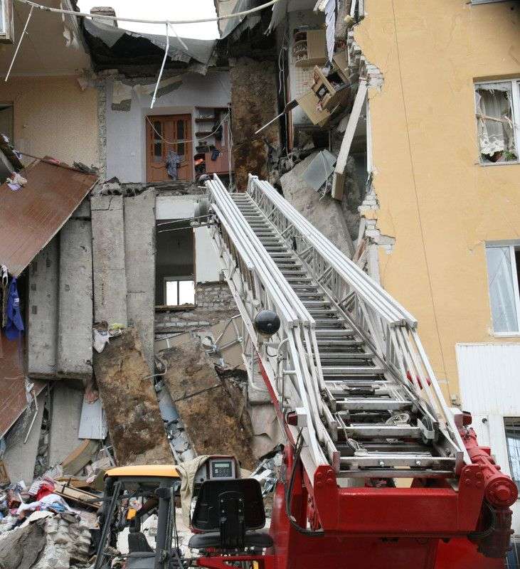 В Волгограде жильцы обрушившегося дома забирают самое необходимое