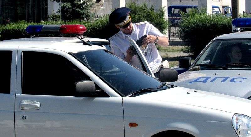 В Волжском проходят массовые рейды по проверке водителей