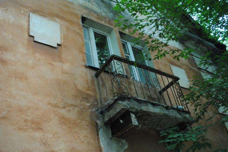 Волгоградская управкомпания снова забыла починить балконы
