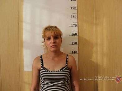 В Волжском задержали находившуюся в федеральном розыске за кражи женщину