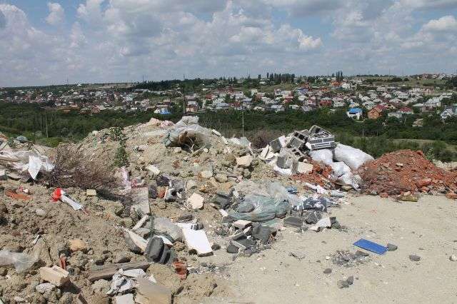 За расчисткой свалки в Кировском районе проследят 12 чиновников