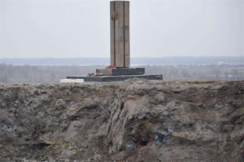 Администрацию Волгограда обязали взять на баланс заброшенные братские могилы