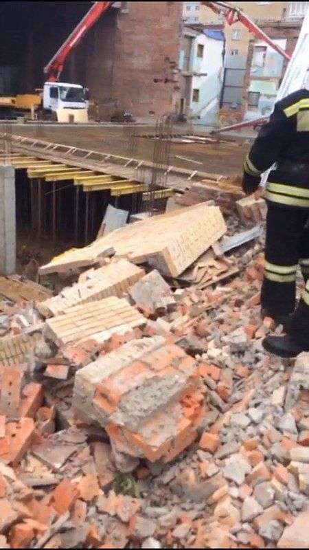 В Балашихе на людей рухнула стена кинотеатра