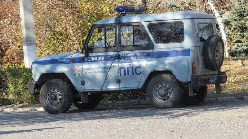 Полицейский из Иловли помог семье грибников добраться до дома