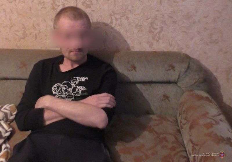 Безработный волгоградец похитил деньги с карты жительницы Псковской области