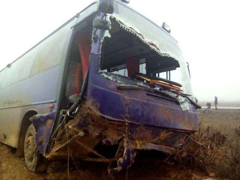 На трассе “Волгоград-Астрахань” пассажирский автобус попал в жуткое ДТП. ФОТО
