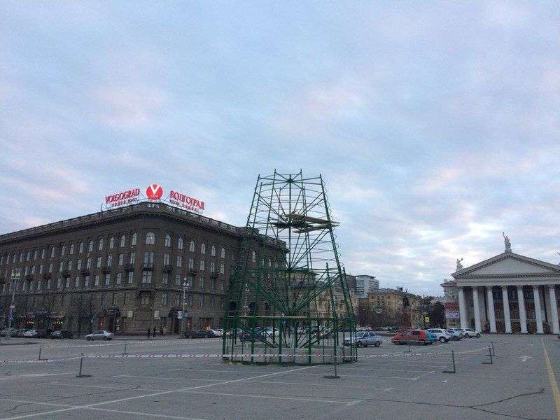 Стоянку на площади Павших борцов закрыли до середины января