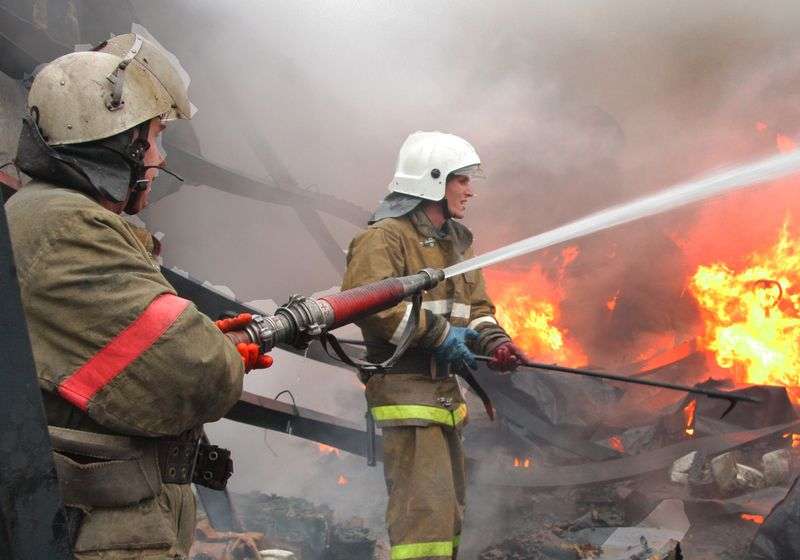 Два взрослых и ребенок едва не погибли в пожаре под Волгоградом