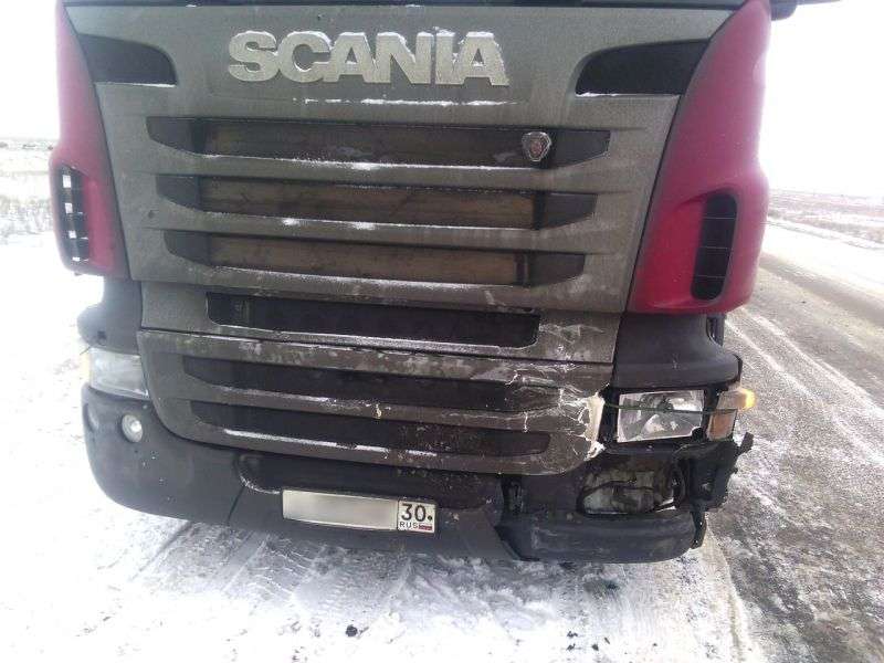 Водитель из Волгограда спровоцировал тройное ДТП на трассе под Астраханью