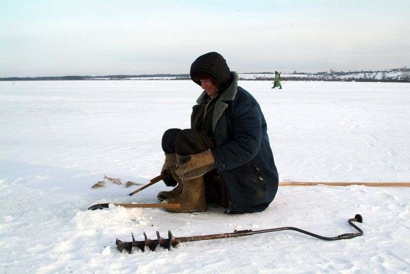 МЧС предупреждает рыбаков об опасности на льду